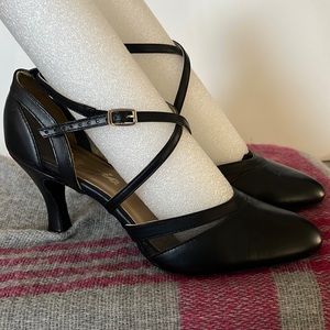 Women’s heels, size 7